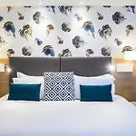 By Ihg Περπινιάν