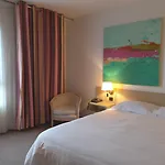 By Ihg 4*