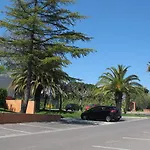 By Ihg Ξενοδοχείο