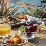 By Ihg