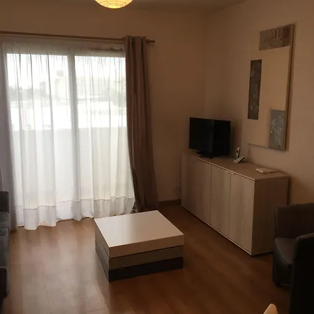 By Ihg